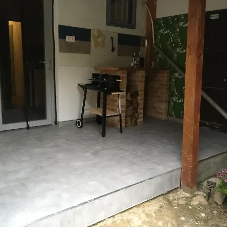 Theodor Tomaj 3bdr Ac Garden Terrace בית נופש בדקסוניטומאי